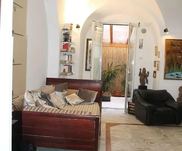 Elly's Loft Apartment
