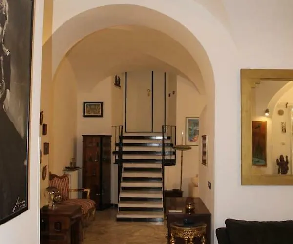 Elly's Loft Apartment *